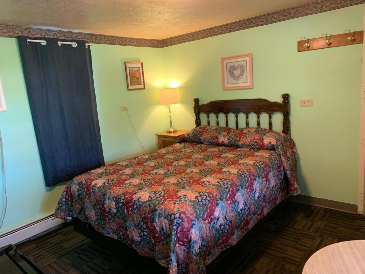 Tour Inn Motel Howard City Экстерьер фото
