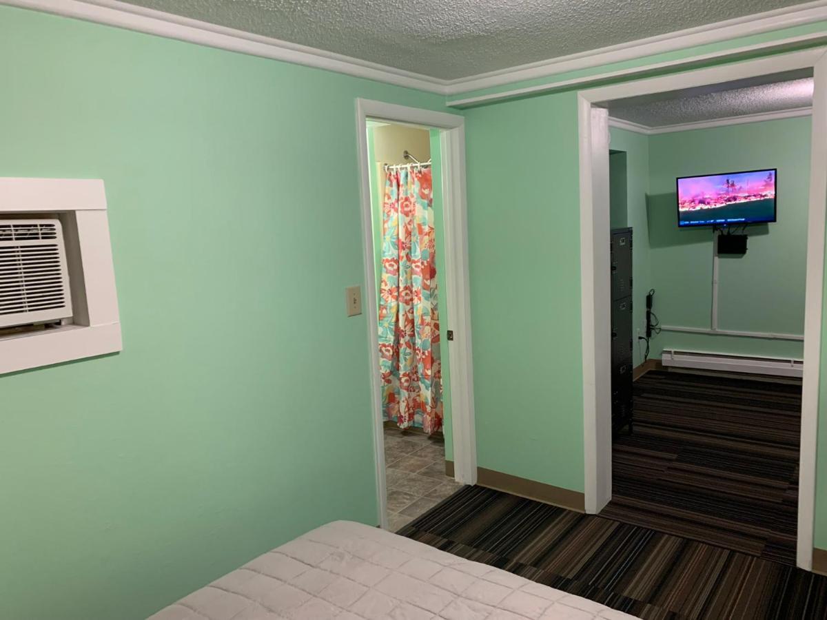 Tour Inn Motel Howard City Экстерьер фото