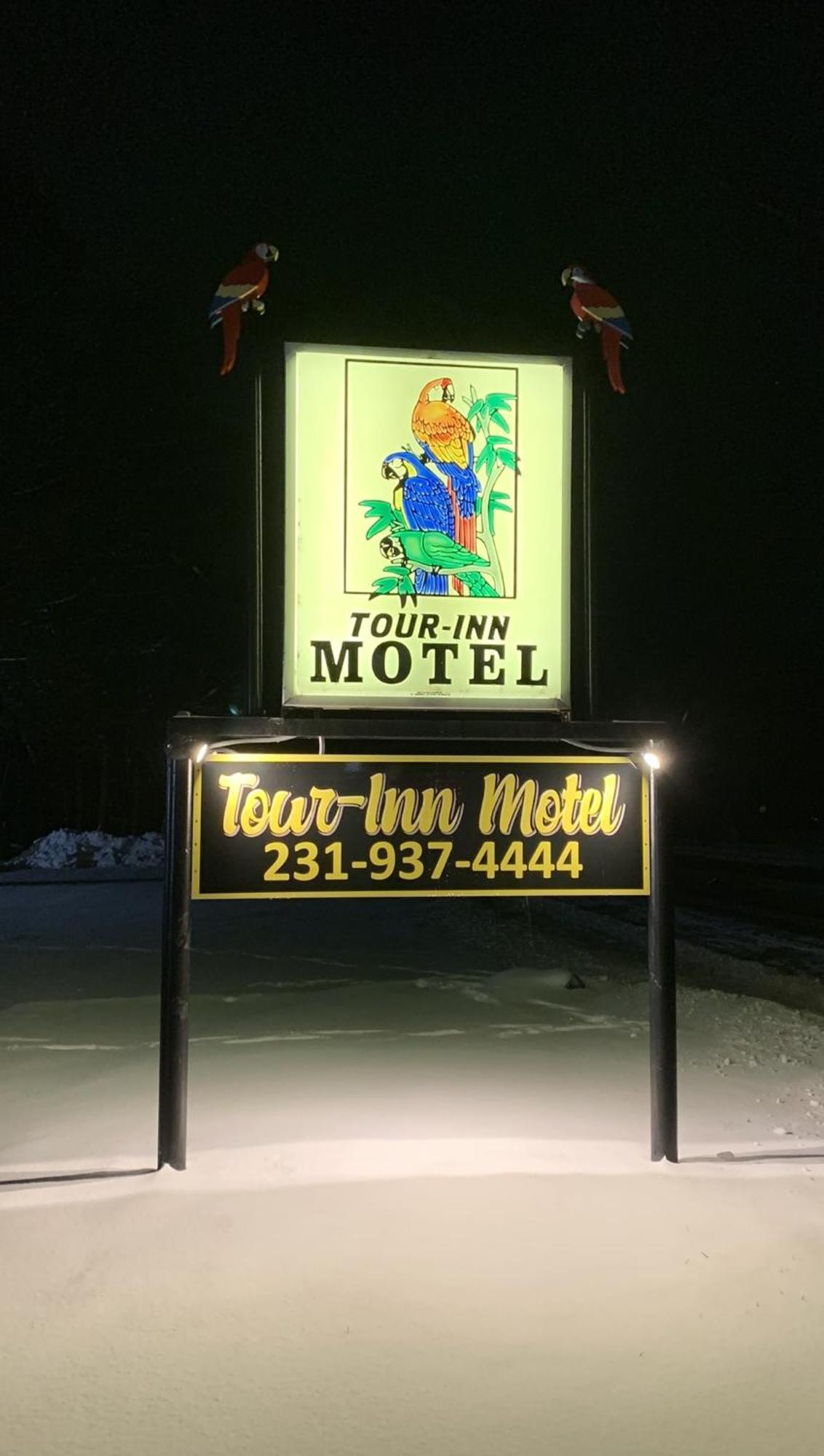 Tour Inn Motel Howard City Экстерьер фото