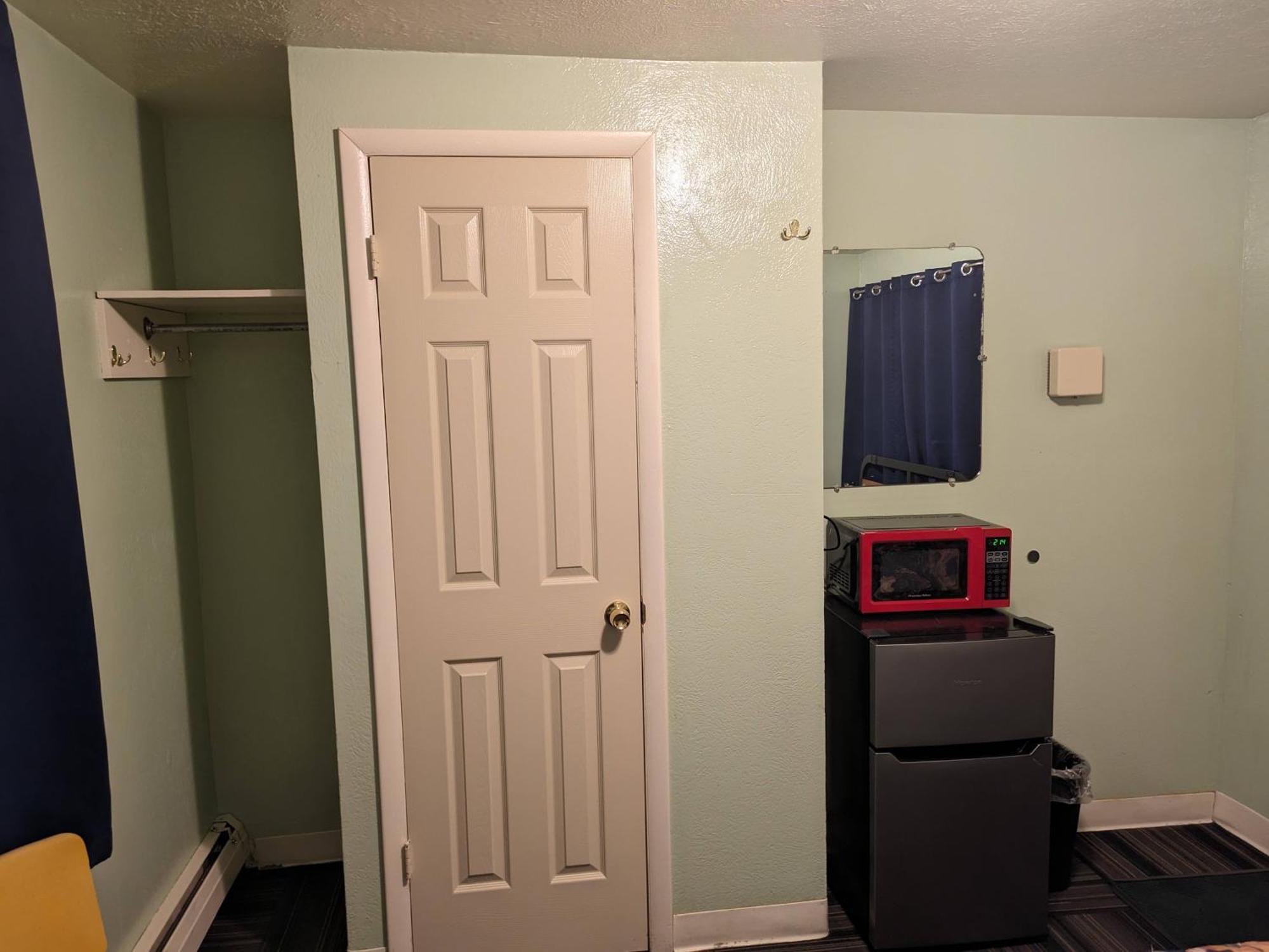 Tour Inn Motel Howard City Экстерьер фото