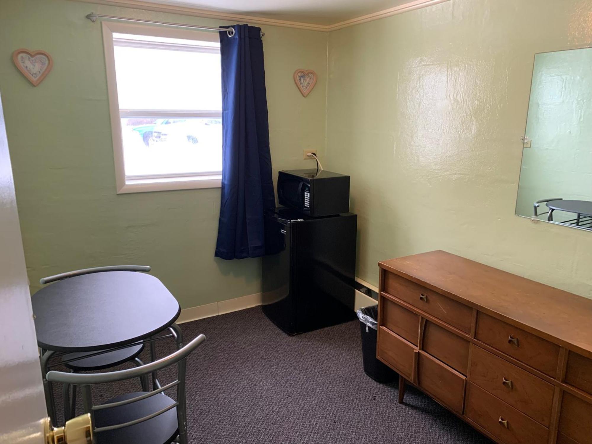 Tour Inn Motel Howard City Экстерьер фото